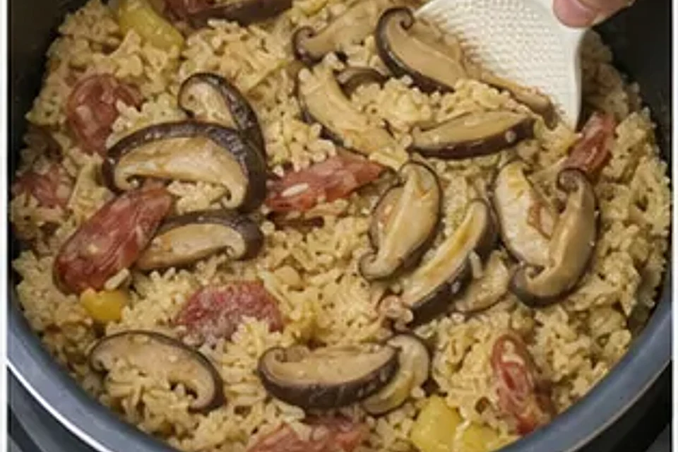 香菇腊味焖饭 第3步操作图
