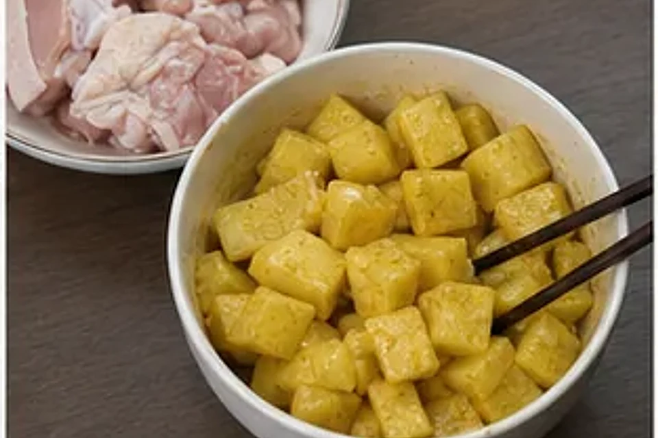 咖喱鸡肉焖饭 第1步操作图