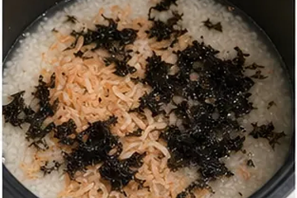 紫菜虾皮焖饭 第2步操作图