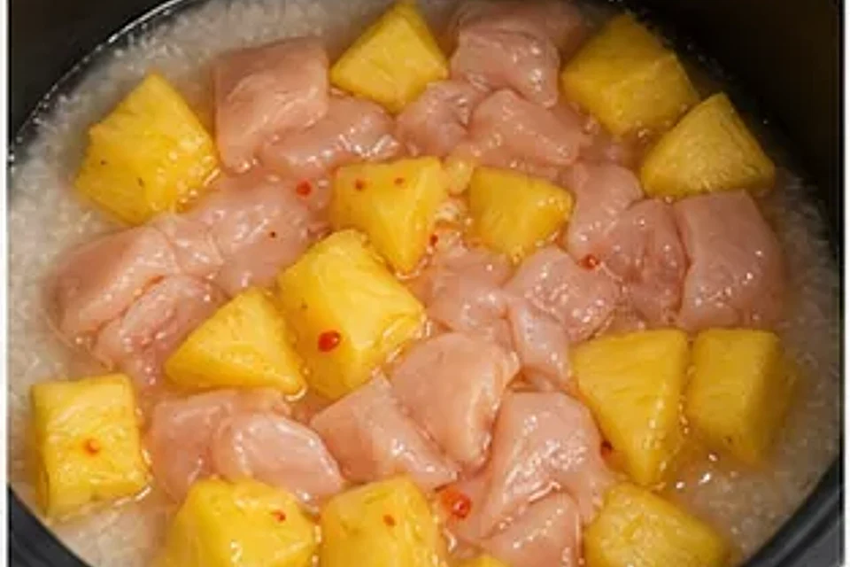 菠萝鸡肉焖饭 第2步操作图