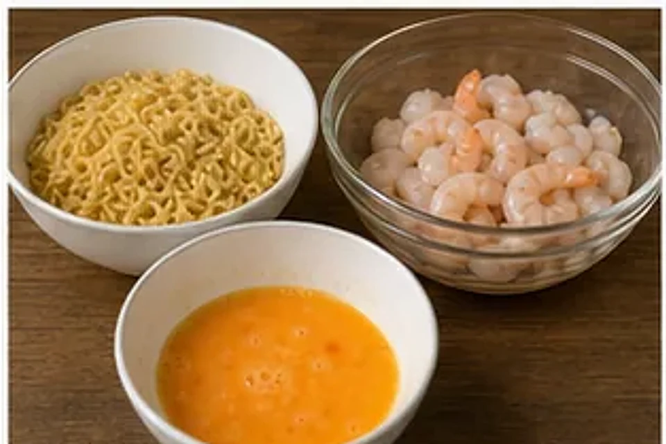 泡面海鲜煎饼 第1步操作图