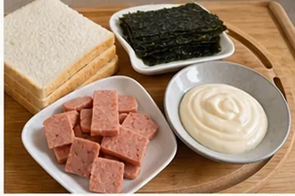 午餐肉紫菜吐司卷 第1步操作图