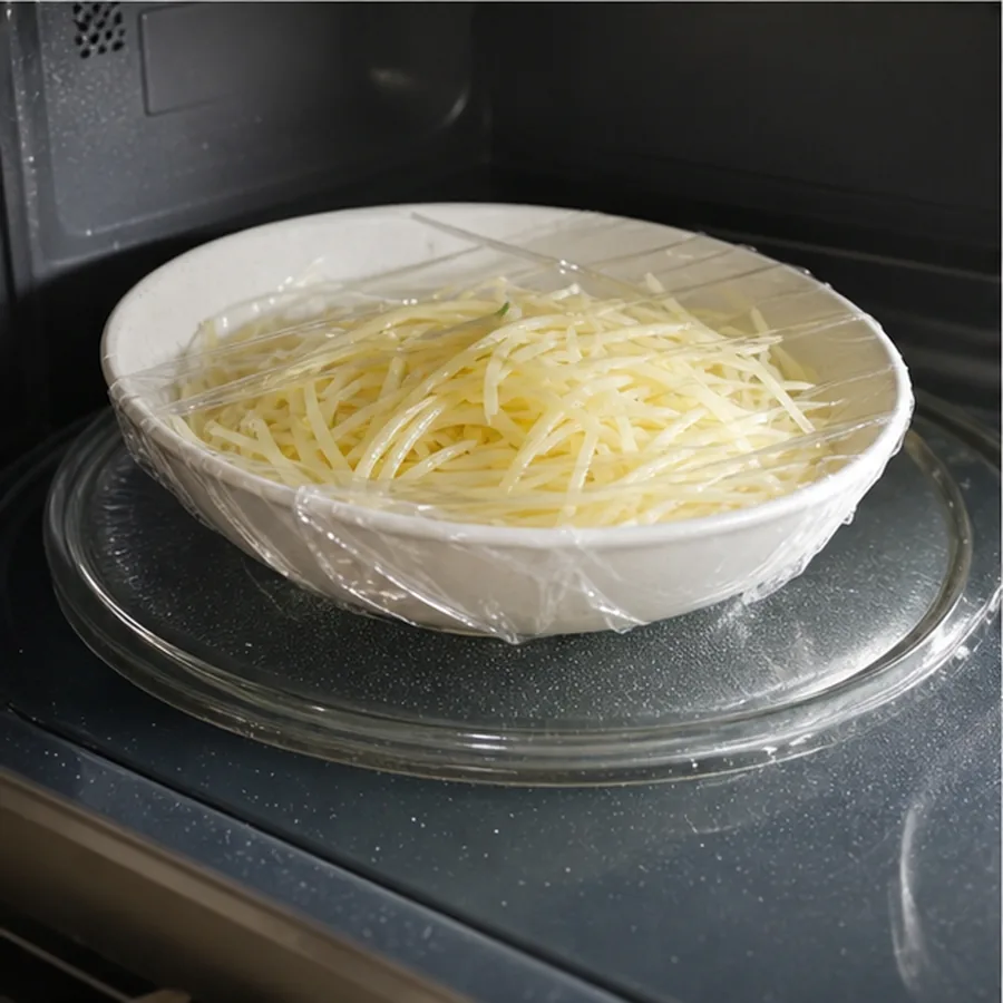 微波酸辣土豆丝 第2步操作图