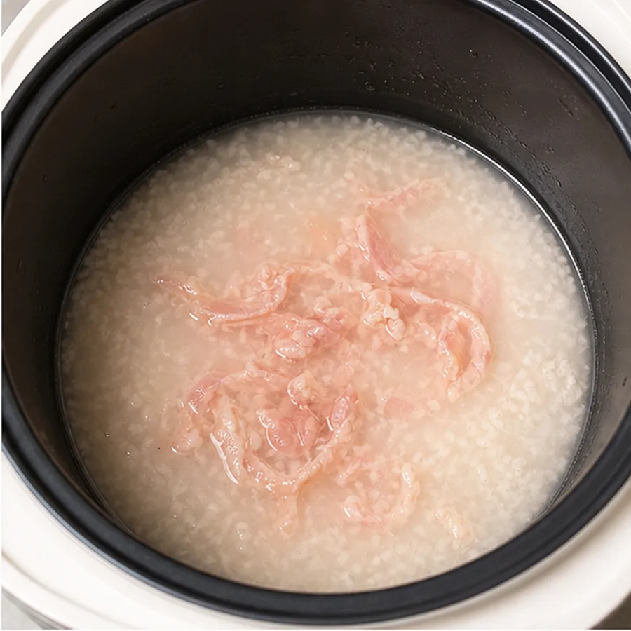 电饭煲皮蛋瘦肉粥 第1步操作图