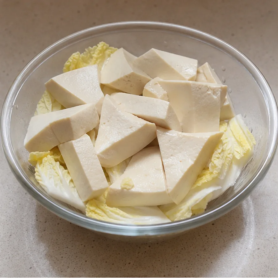 微波白菜炖豆腐 第1步操作图