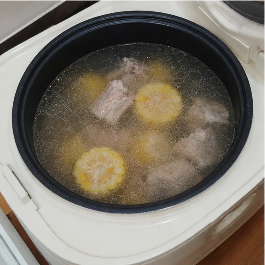 电饭煲玉米排骨汤 第2步操作图
